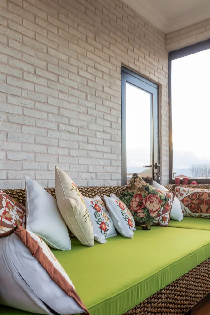 Kültür Tuğlası Thin Brick Blanco — uygulama görseli