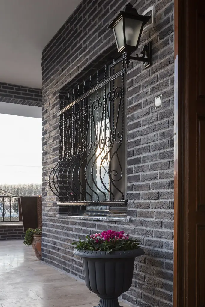 Kültür Tuğlası Thin Brick Antracita — uygulama görseli