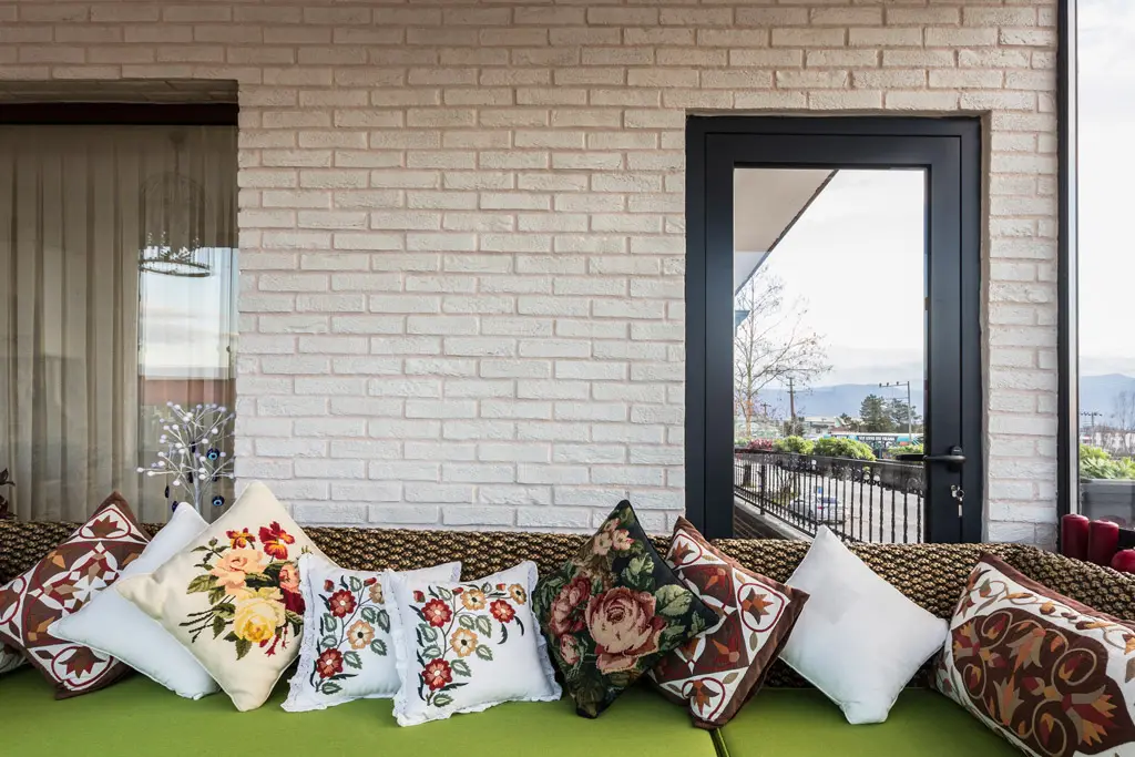 Kültür Tuğlası Thin Brick Blanco — uygulama görseli