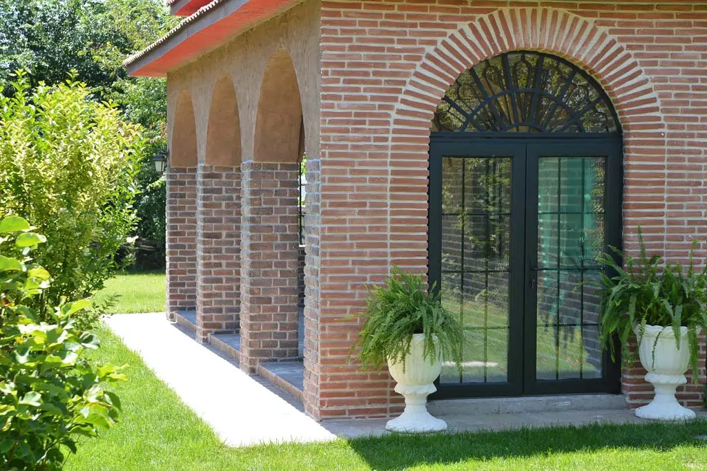 Kirmizi Ince Selcuklu Tuğla Kaplamasi restorasyon