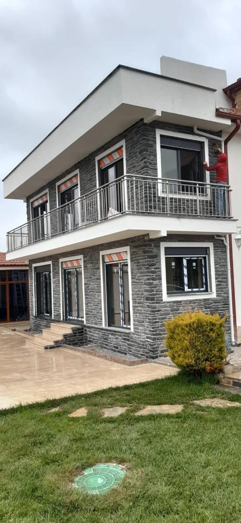 Kültür Taşı Pizzara Antracita 8 Villa Dış Cephe Montuno Antracita Uygulama